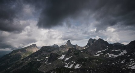 Зов гор: иркутский фотограф о красотах Хакасии, спящем великане и еде на деревьях
