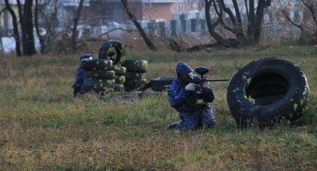 «Спартанцы» и «Персы» сошлись в пейнтбольном сражении